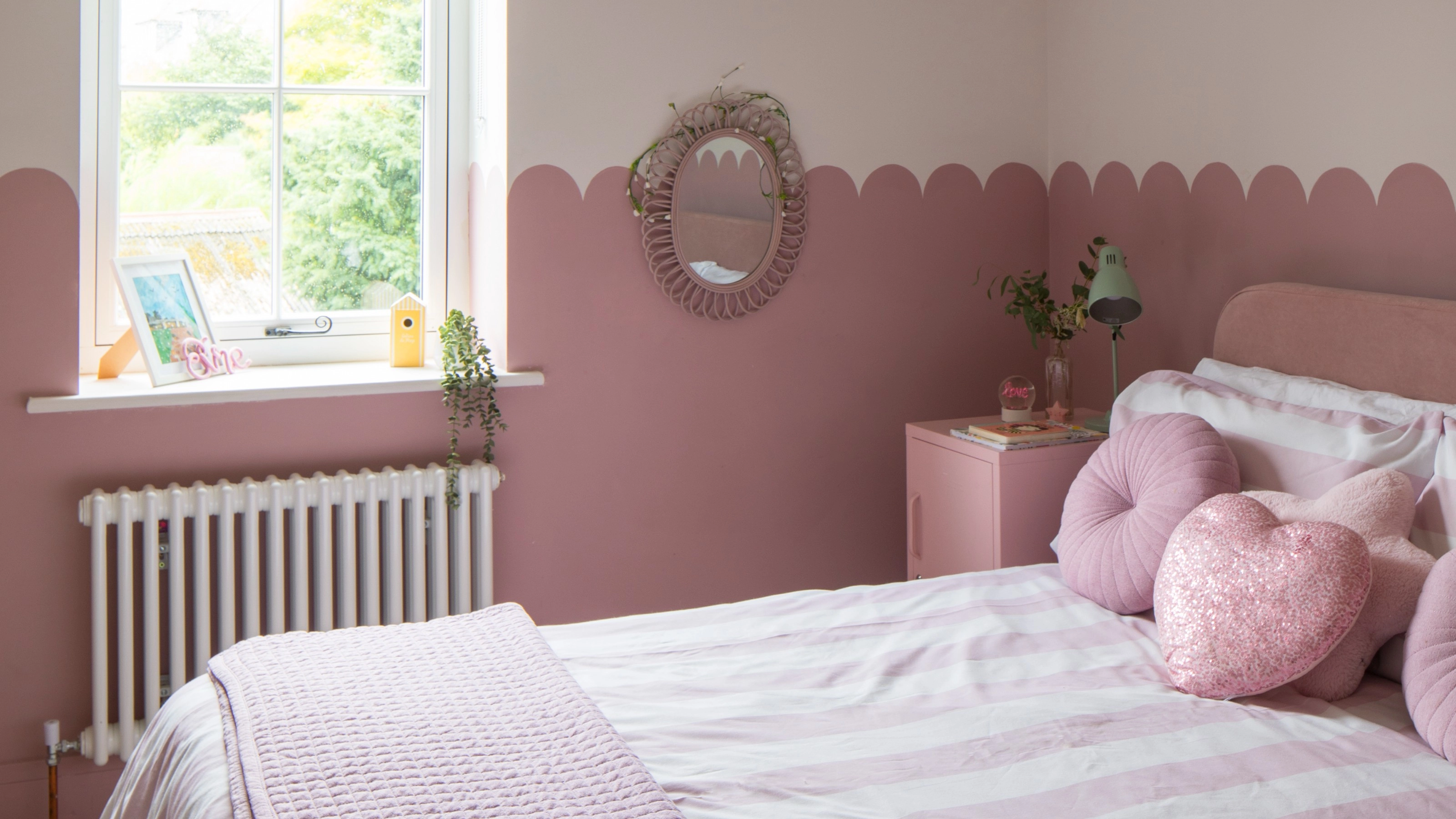 Inexpensive Brilliant Paint Ideas to Make Your Bedrooms Look Memorizing.